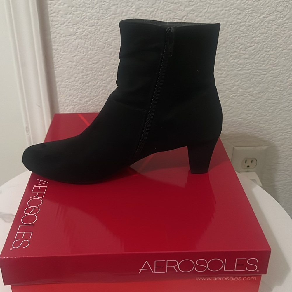Black boots - Picture 6 of 10